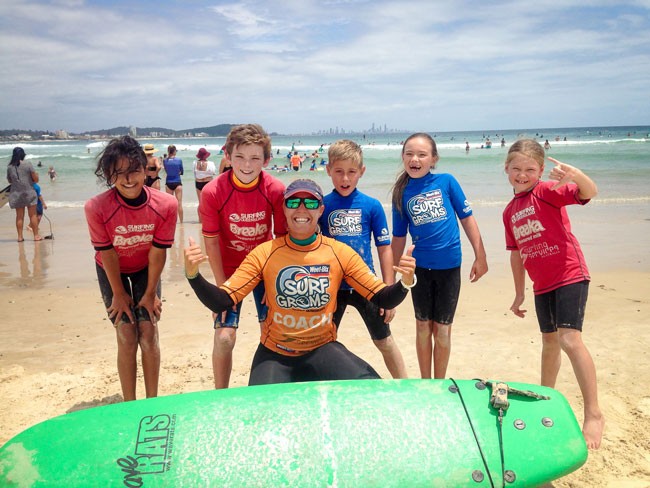 María, instructora de surf en Gold Coast